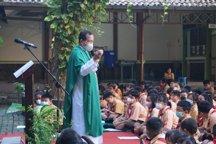 Misa Awal Tahun Ajaran 2023/2024 Bersama Romo Mateus Sumarno, MSF