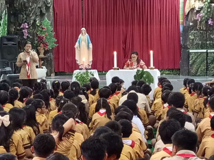 SDK Sang Timur Semarang Tutup Bulan Rosario dengan Devosi kepada Bunda Maria