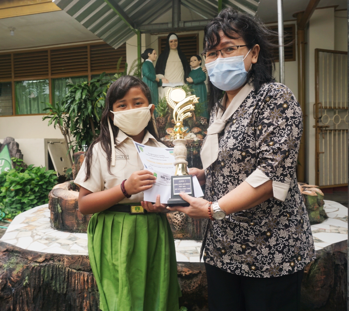 Chika : Juara I Lomba Cover Lagu Daerah