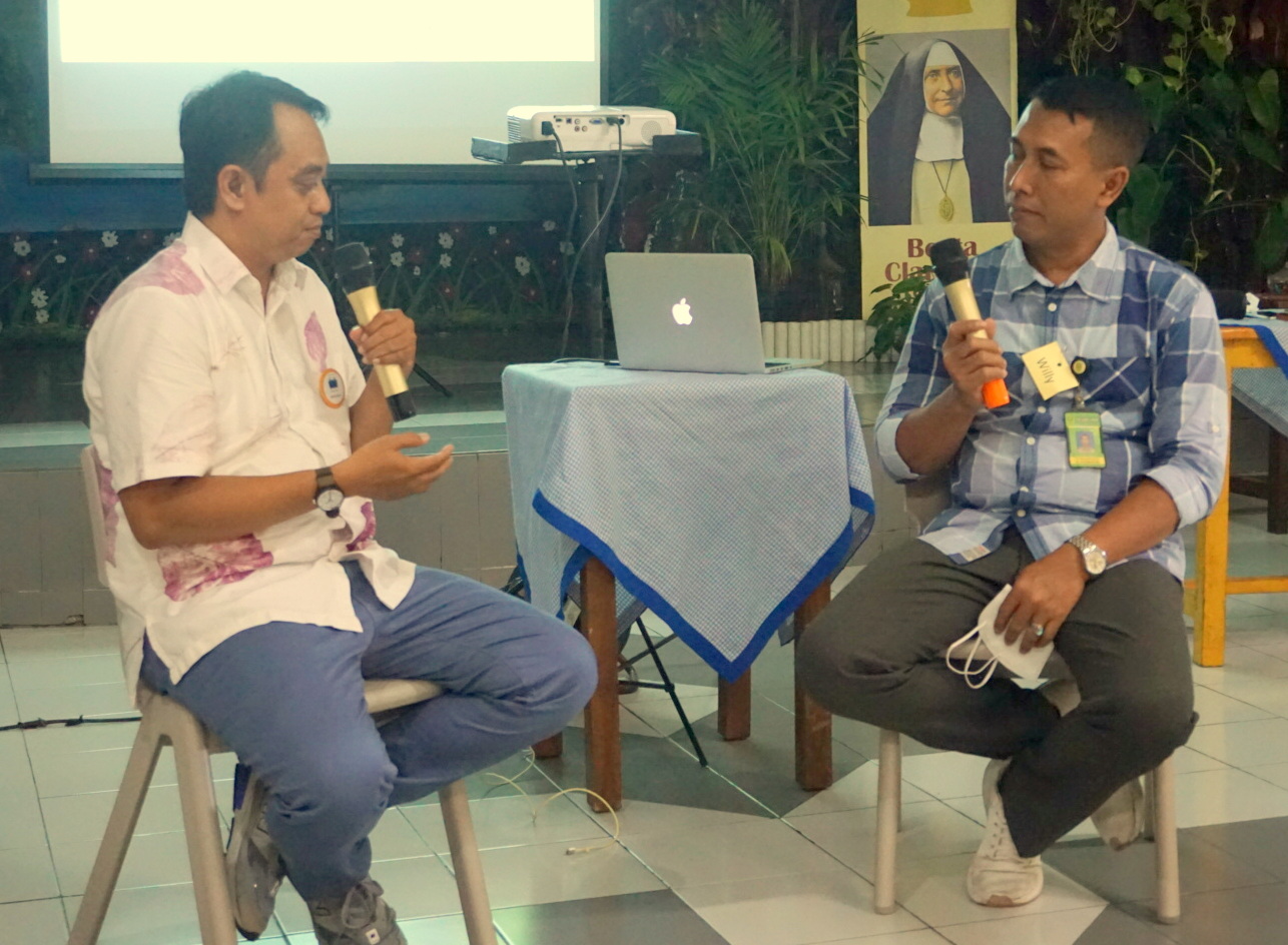 Berlatih cara melakukan coacing